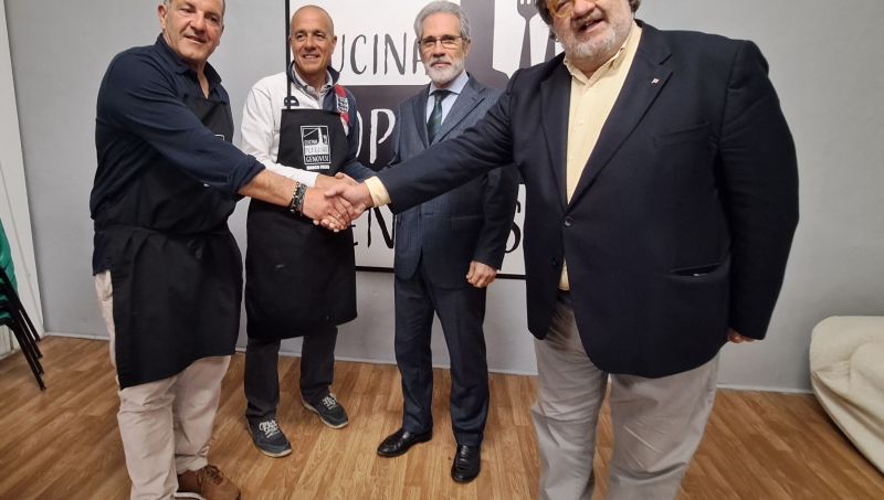 HOCKEY SU PRATO: NUOVE PANCHINE DELLO STADIO “GIORGIO ARNALDI”