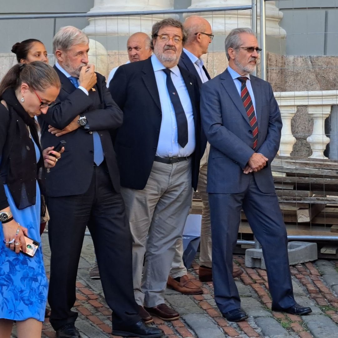 Foto targhe commemorative Sindaco Bucci